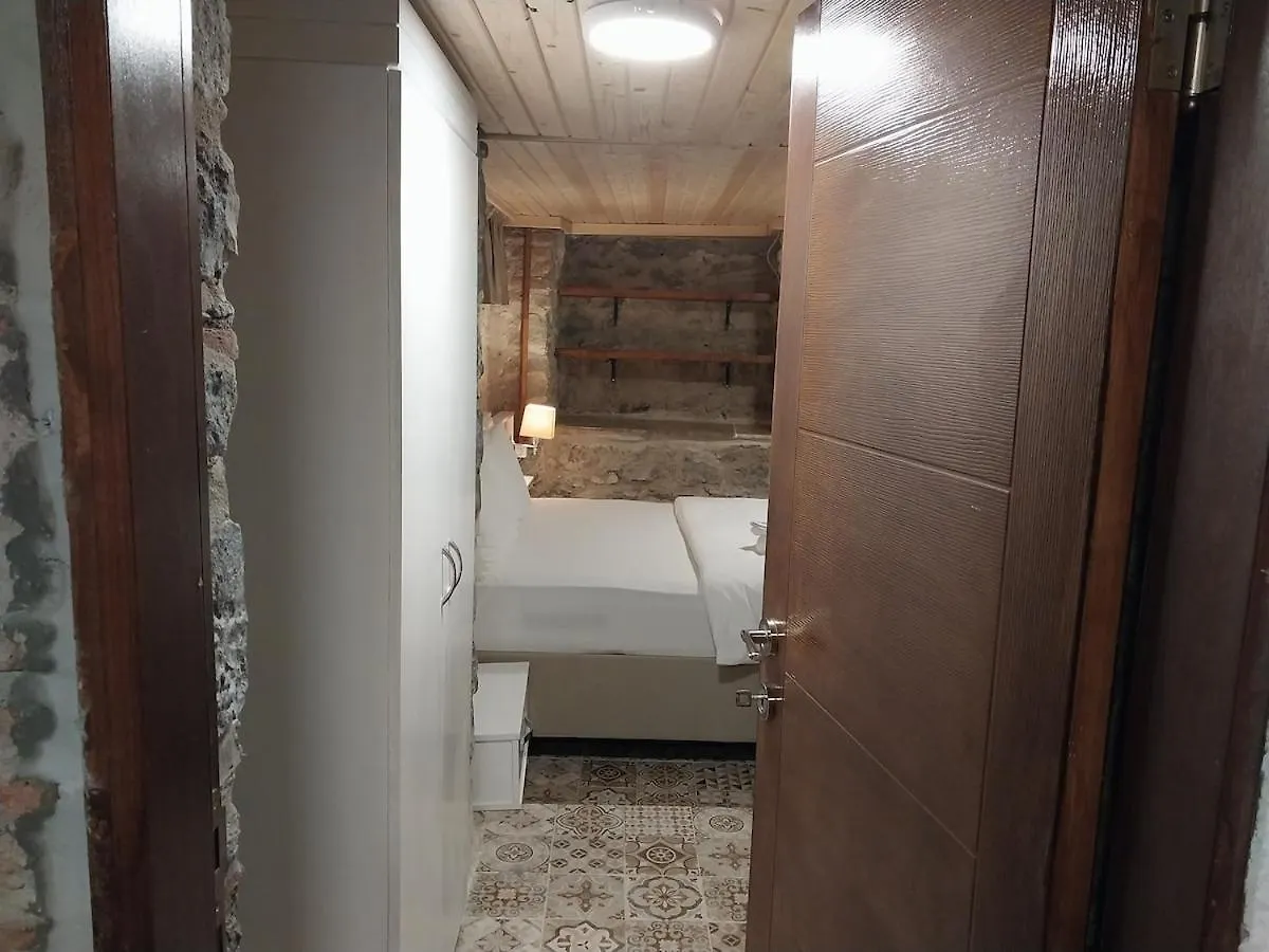 Akraios Guesthouse Beautiful Stone House In Konak イズミル アパート
